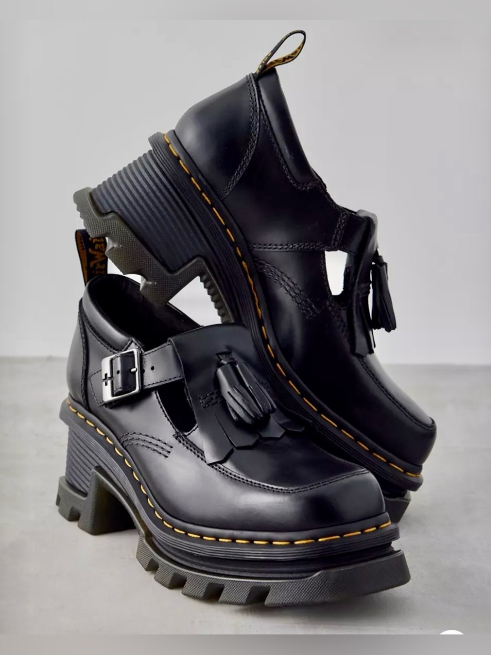 DR. MARTENS CORRAN ATLAS LEATHER MARY JANE HEELED SHOES, SZ. 8, EUC